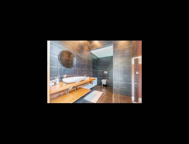 5 BEDROOM HOUSE FOR SALE IN ESSENWOOD